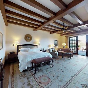 Deluxe Room King Bed